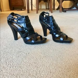 NWOT Steve Madden Black strappy heels